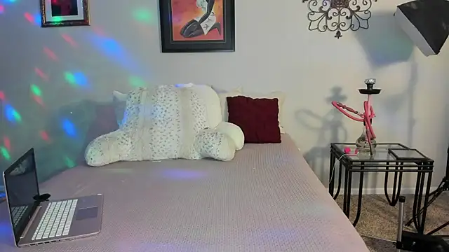 yiauana online show from February 2025 04:26:02 AM