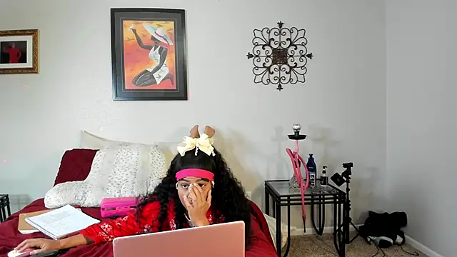 yiauana online show from February 2025 01:50:02 AM