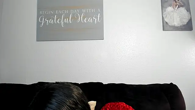 yiauana online show from February 2025 10:20:02 AM