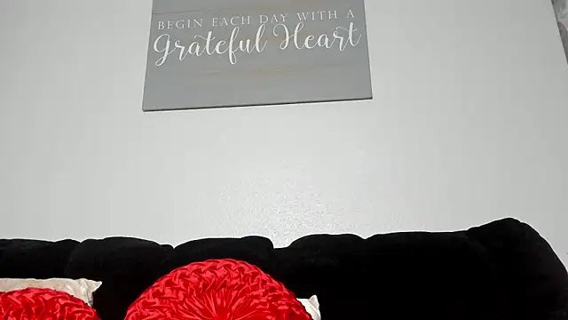 yiauana online show from March 2025 11:44:02 AM