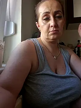 AvaLloyd online show from January 2025 12:43:01 PM