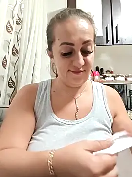 AvaLloyd online show from September 2025 02:38:02 AM