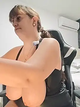 AvaLloyd online show from December 2025 01:59:02 AM