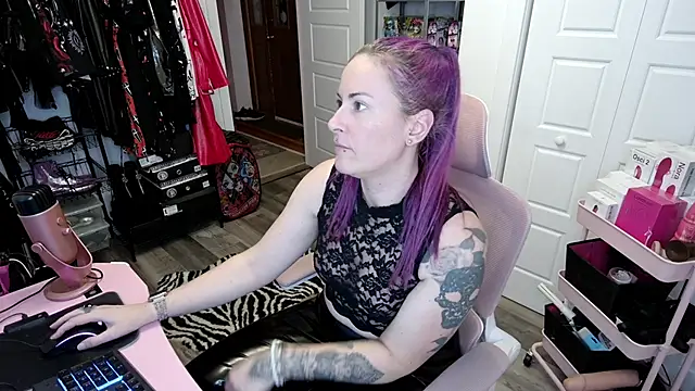 Snapshot of gennyrock chatting on September 2025 12:11:01 AM gennyrock online show from September 2025 12:11:01 AM
