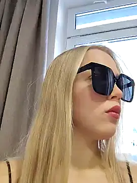 Snapshot of Little_Forest_ELF chatting on December 2024 10:49:01 AM Little Forest ELF online show from December 2024 10:49:01 AM