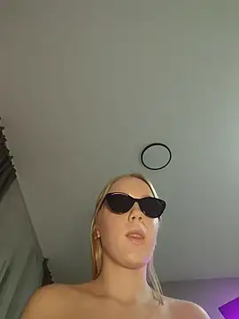 Snapshot of Little_Forest_ELF chatting on February 2025 05:51:02 PM Little Forest ELF online show from February 2025 05:51:02 PM