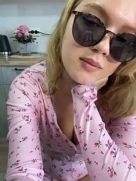 Snapshot of Little_Forest_ELF chatting on March 2025 09:19:02 AM Little Forest ELF online show from March 2025 09:19:02 AM