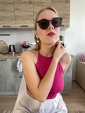 Snapshot of Little_Forest_ELF chatting on March 2025 06:19:01 AM Little Forest ELF online show from March 2025 06:19:01 AM