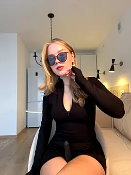 Snapshot of Little_Forest_ELF chatting on October 2025 05:02:02 AM Little Forest ELF online show from October 2025 05:02:02 AM