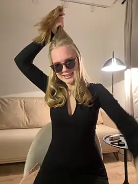 Snapshot of Little_Forest_ELF chatting on October 2025 01:11:01 PM Little Forest ELF online show from October 2025 01:11:01 PM