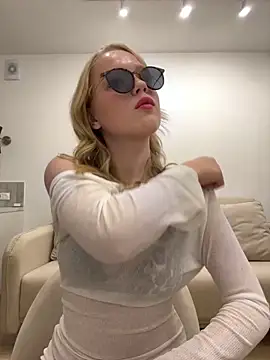 Snapshot of Little_Forest_ELF chatting on October 2025 02:02:02 PM Little Forest ELF online show from October 2025 02:02:02 PM