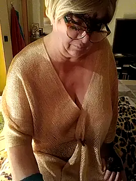 Snapshot of Glika chatting on December 2024 06:26:02 PM Glika online show from December 2024 06:26:02 PM