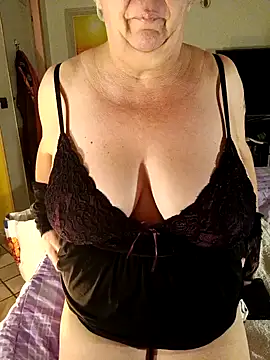 Snapshot of Glika chatting on January 2025 05:43:01 AM Glika online show from January 2025 05:43:01 AM