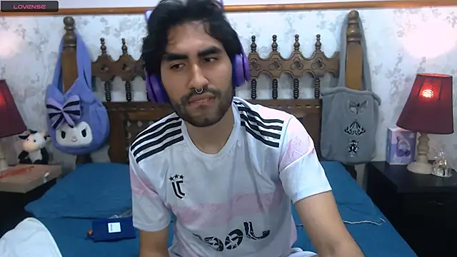 Snapshot of MilanZaire chatting on March 2025 02:04:02 AM MilanZaire online show from March 2025 02:04:02 AM