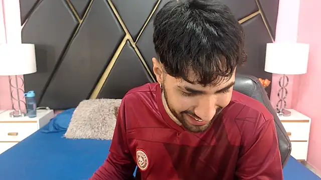 Snapshot of MilanZaire chatting on September 2025 12:33:02 AM MilanZaire online show from September 2025 12:33:02 AM