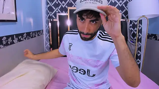 Snapshot of MilanZaire chatting on October 2025 12:44:01 AM MilanZaire online show from October 2025 12:44:01 AM