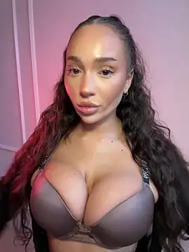 Snapshot of CardiSweetBaby chatting on February 2026 12:00:01 PM CardiSweetBaby online show from February 2026 12:00:01 PM