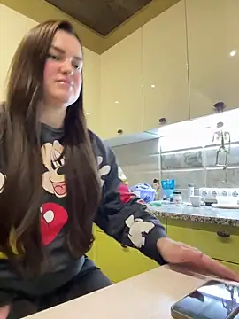 Karolina llove online show from November 2025 09:47:01 PM