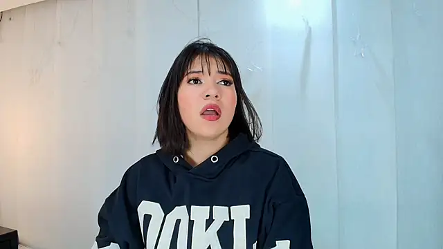 Snapshot of lina_bedoya_ chatting on September 2025 11:32:01 AM lina bedoya online show from September 2025 11:32:01 AM