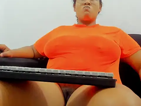 Kika teem online show from October 2025 06:52:01 PM