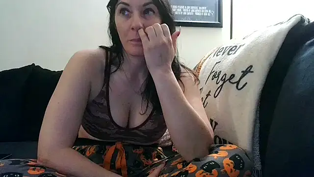 CrystalLakeXO online show from September 2025 04:50:01 AM