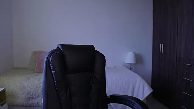 SaraParisi online show from October 2025 10:17:01 PM