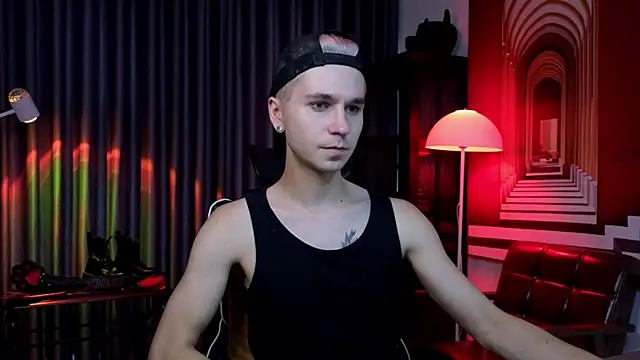 Joseph  Quinn online show from May 2026 03:57:02 AM