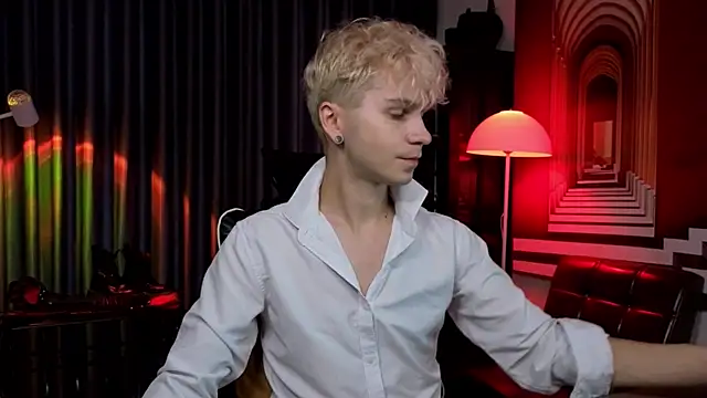 Joseph  Quinn online show from May 2026 03:45:01 AM