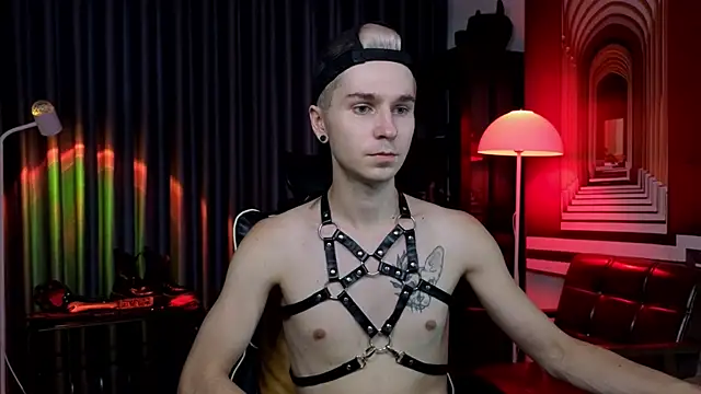 Joseph  Quinn online show from May 2026 04:28:01 AM