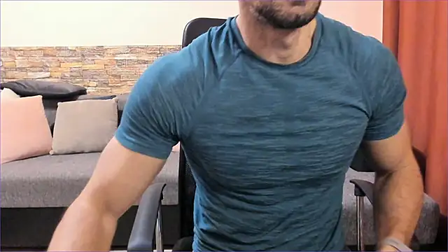 Snapshot of HotHunkTrainer chatting on October 2025 06:54:02 AM HotHunkTrainer online show from October 2025 06:54:02 AM