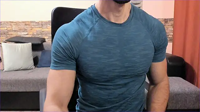 Snapshot of HotHunkTrainer chatting on November 2025 08:01:02 AM HotHunkTrainer online show from November 2025 08:01:02 AM