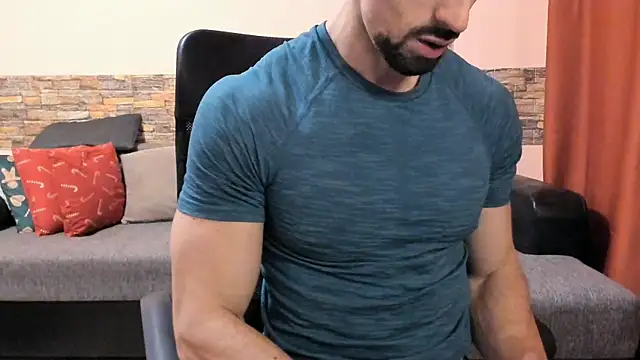 Snapshot of HotHunkTrainer chatting on February 2026 09:16:02 AM HotHunkTrainer online show from February 2026 09:16:02 AM