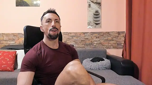 HotHunkTrainer online show from May 2026 08:41:01 AM