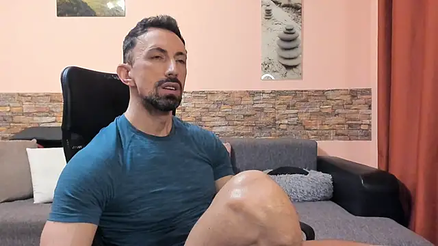 HotHunkTrainer online show from June 2026 08:01:02 AM