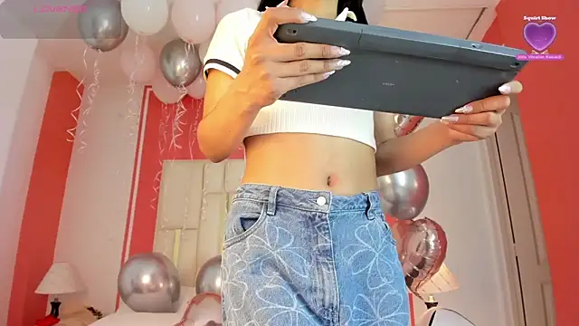 Snapshot of Laguna_Blue chatting on January 2025 12:12:02 PM Laguna Blue online show from January 2025 12:12:02 PM
