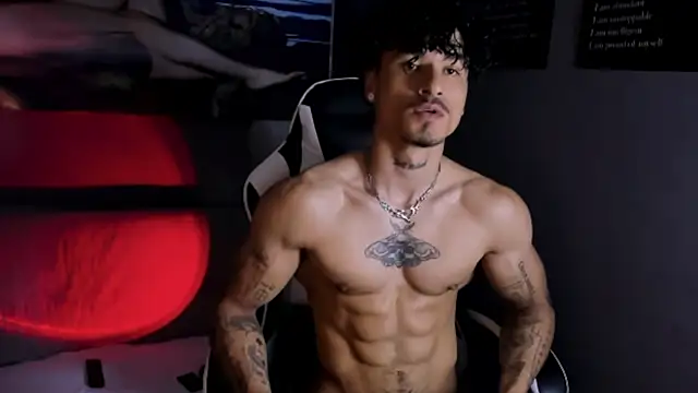 Snapshot of Thomas_Fit1 chatting on April 2026 01:52:02 AM Thomas Fit1 online show from April 2026 01:52:02 AM