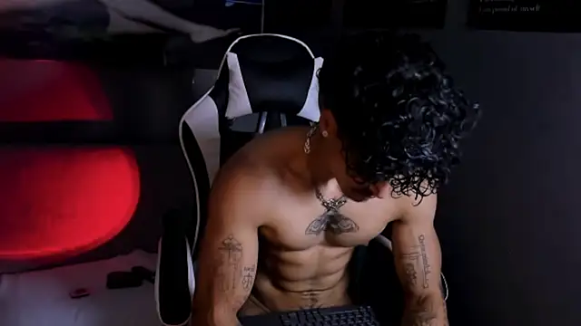 Snapshot of Thomas_Fit1 chatting on April 2026 05:55:02 AM Thomas Fit1 online show from April 2026 05:55:02 AM