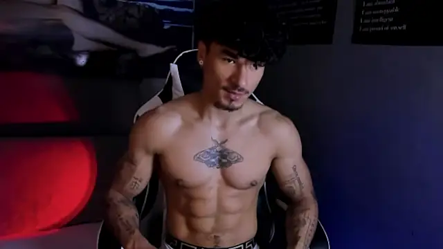 Snapshot of Thomas_Fit1 chatting on April 2026 06:55:01 PM Thomas Fit1 online show from April 2026 06:55:01 PM