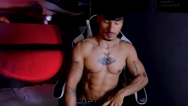 Snapshot of Thomas_Fit1 chatting on April 2026 12:42:01 AM Thomas Fit1 online show from April 2026 12:42:01 AM