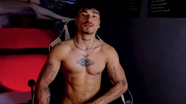 Snapshot of Thomas_Fit1 chatting on April 2026 10:58:01 PM Thomas Fit1 online show from April 2026 10:58:01 PM