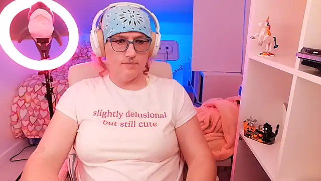 Snapshot of TransCayenne chatting on November 2025 07:58:01 PM TransCayenne online show from November 2025 07:58:01 PM