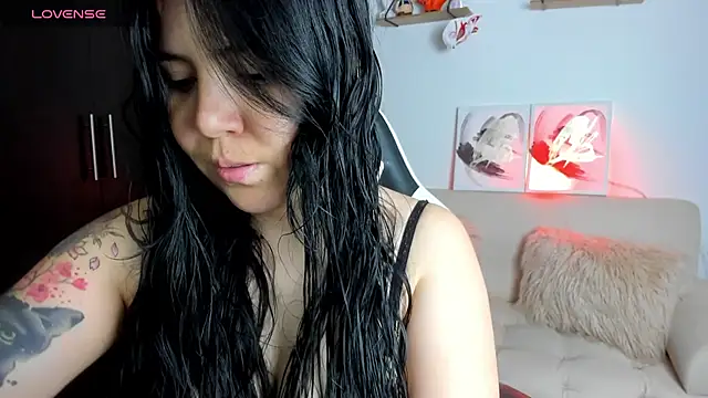 AilynRed online show from May 2026 03:58:01 AM