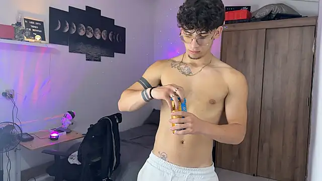 Snapshot of Kisan_Smith chatting on October 2025 03:07:02 AM Kisan Smith online show from October 2025 03:07:02 AM