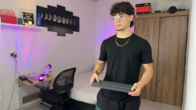 Snapshot of Kisan_Smith chatting on November 2025 02:01:02 AM Kisan Smith online show from November 2025 02:01:02 AM