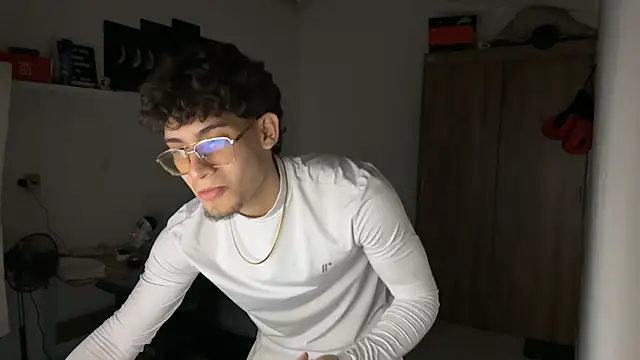 Snapshot of Kisan_Smith chatting on November 2025 01:37:01 AM Kisan Smith online show from November 2025 01:37:01 AM