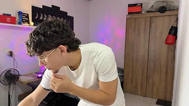 Snapshot of Kisan_Smith chatting on November 2025 02:00:02 AM Kisan Smith online show from November 2025 02:00:02 AM