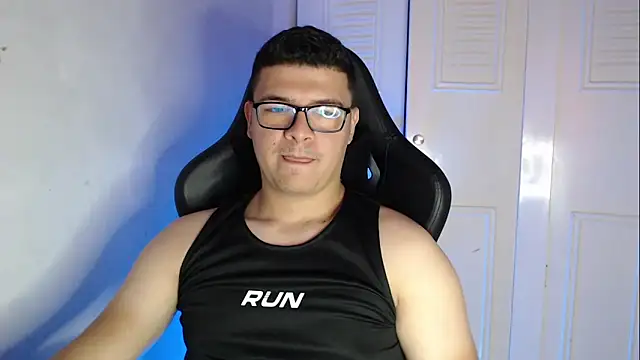 Snapshot of Plug_Control chatting on September 2025 04:21:02 PM Plug Control online show from September 2025 04:21:02 PM