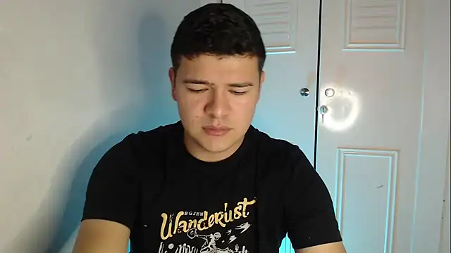 Snapshot of Plug_Control chatting on October 2025 03:33:01 PM Plug Control online show from October 2025 03:33:01 PM