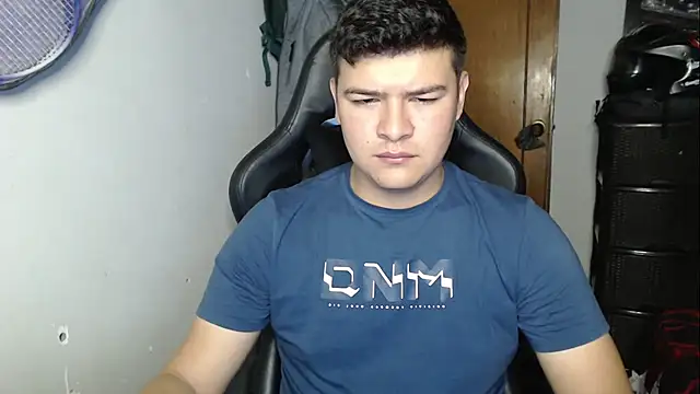 Snapshot of Plug_Control chatting on December 2025 07:10:02 PM Plug Control online show from December 2025 07:10:02 PM