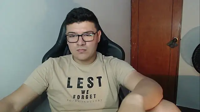 Snapshot of Plug_Control chatting on December 2025 06:58:02 PM Plug Control online show from December 2025 06:58:02 PM